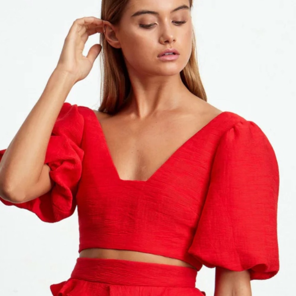 Elliatt Red Puff Sleeve Crop Top